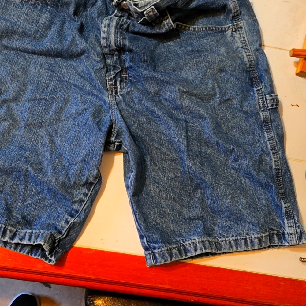 Shorts, lot 6